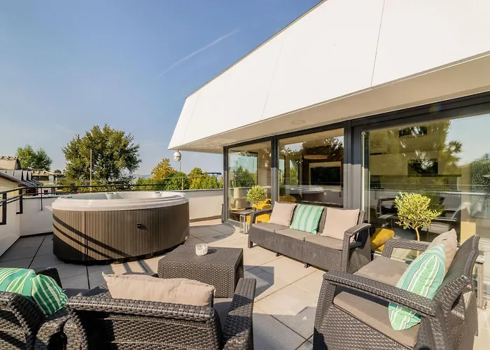 Lake Moments - Emerald Penthouse