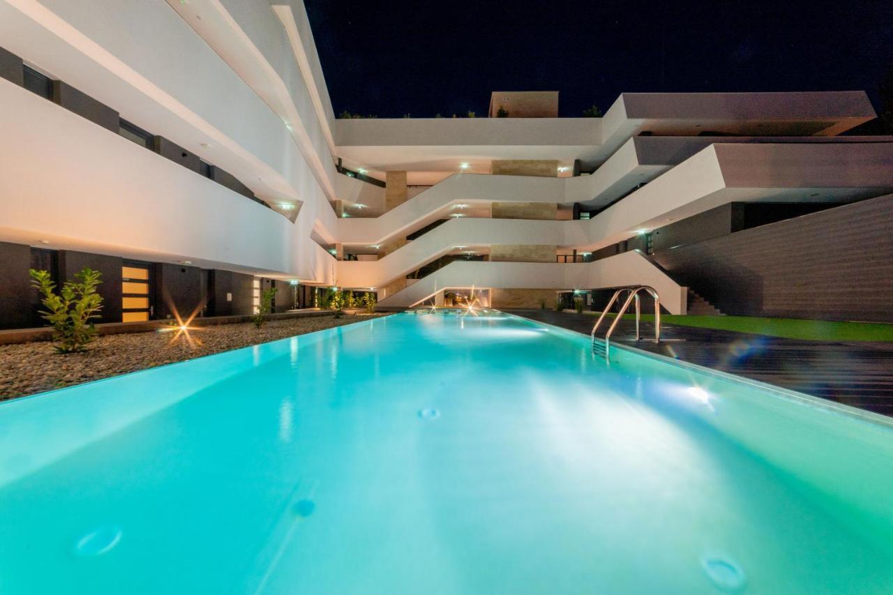 Apartment Moments - Emerald Penthouse *