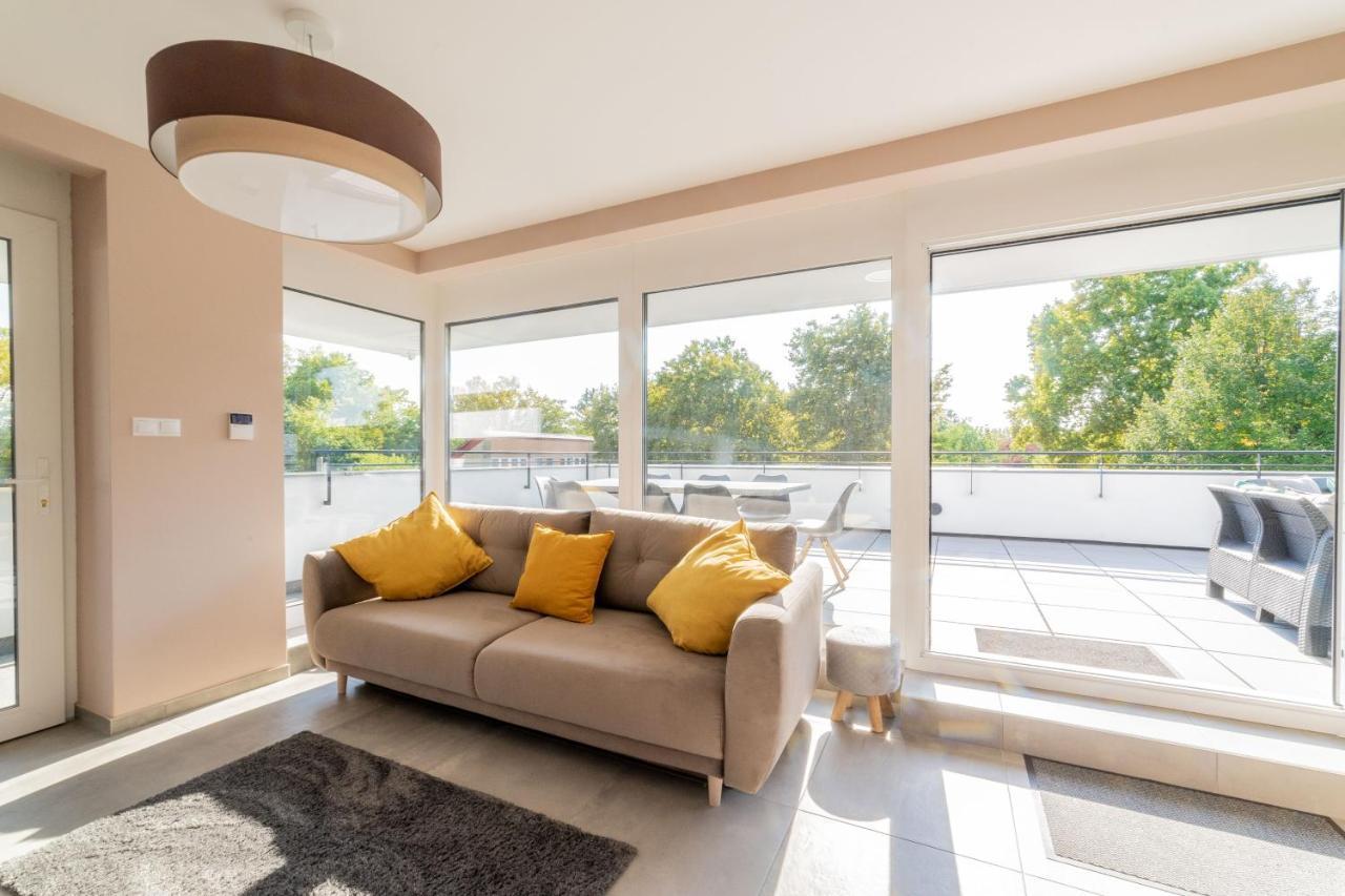 Apartment Moments - Emerald Penthouse Balatonszemes