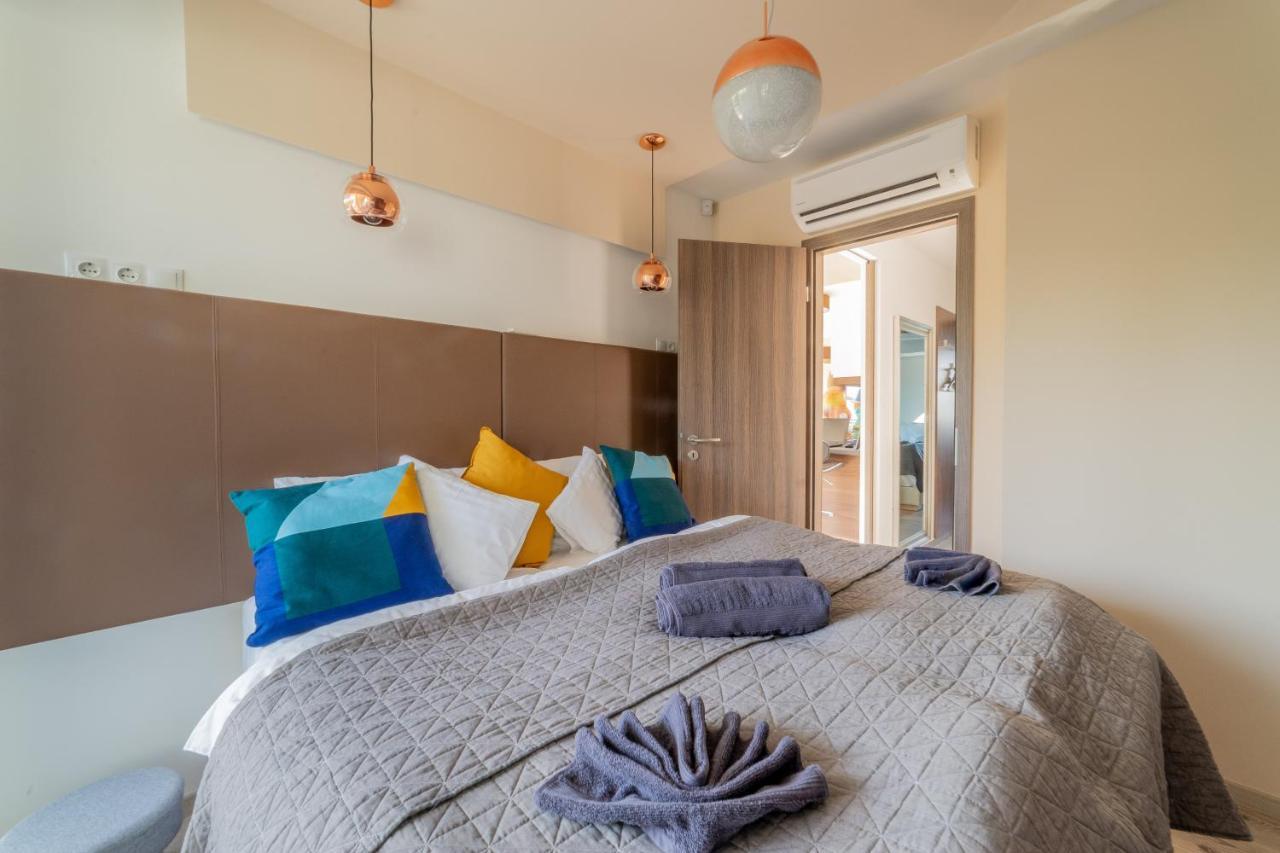 Apartment Moments - Emerald Penthouse